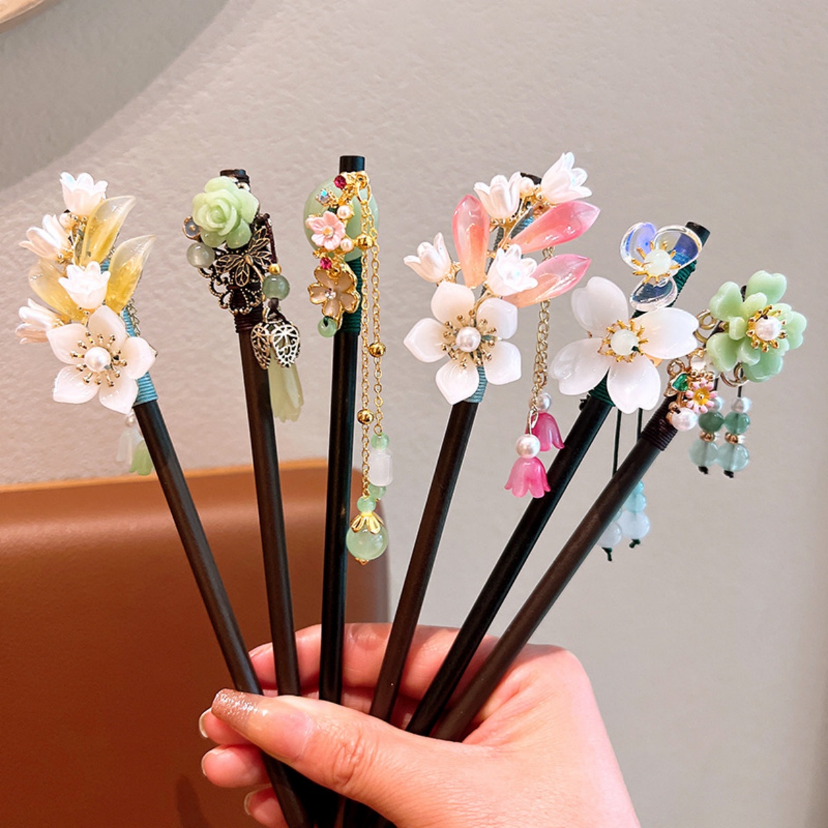 Vintage Fashion Shop - 絶妙な花のタッセル木製ヘアピンレトロ中国風の手作り花ヘアスティックヴィンテージ女の子女性韓服ヘアアクセサリー