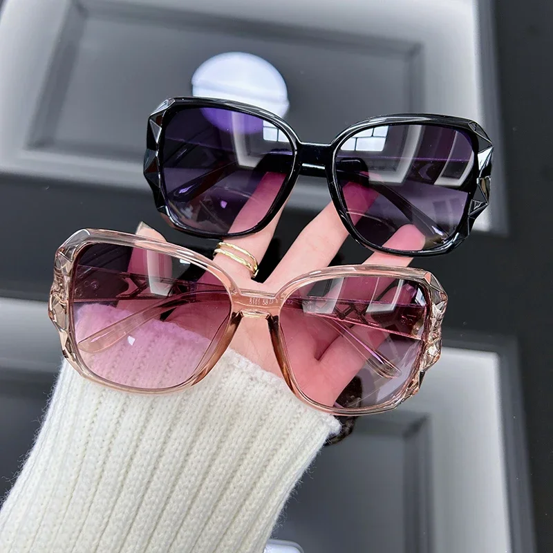 ヴィンテージ風のオーバーサイズサングラス、レディースブランド - Vintage Fashion Female のレビューと価格