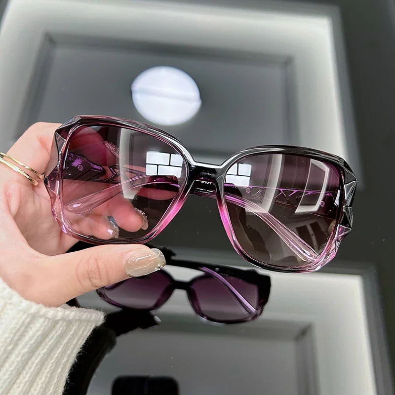 ヴィンテージ風のオーバーサイズサングラス、レディースブランド - Vintage Fashion Female のレビューと価格