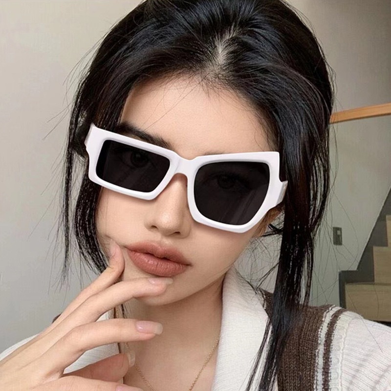 ニューヴィンテージ メンズ イレギュラーサングラス レディー - Vintage Fashion Photography のレビューと価格